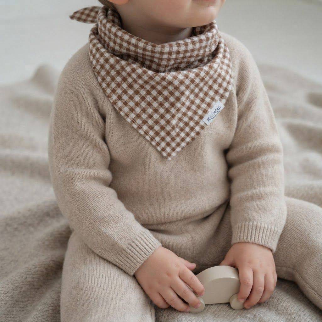 Foulard bébé raffiné coeurs rouges pour bébé et enfant, en coton doux et bambou et respirant, certifié OEKO-TEX, idéal pour compléter une tenue d'enfant chic et confortable