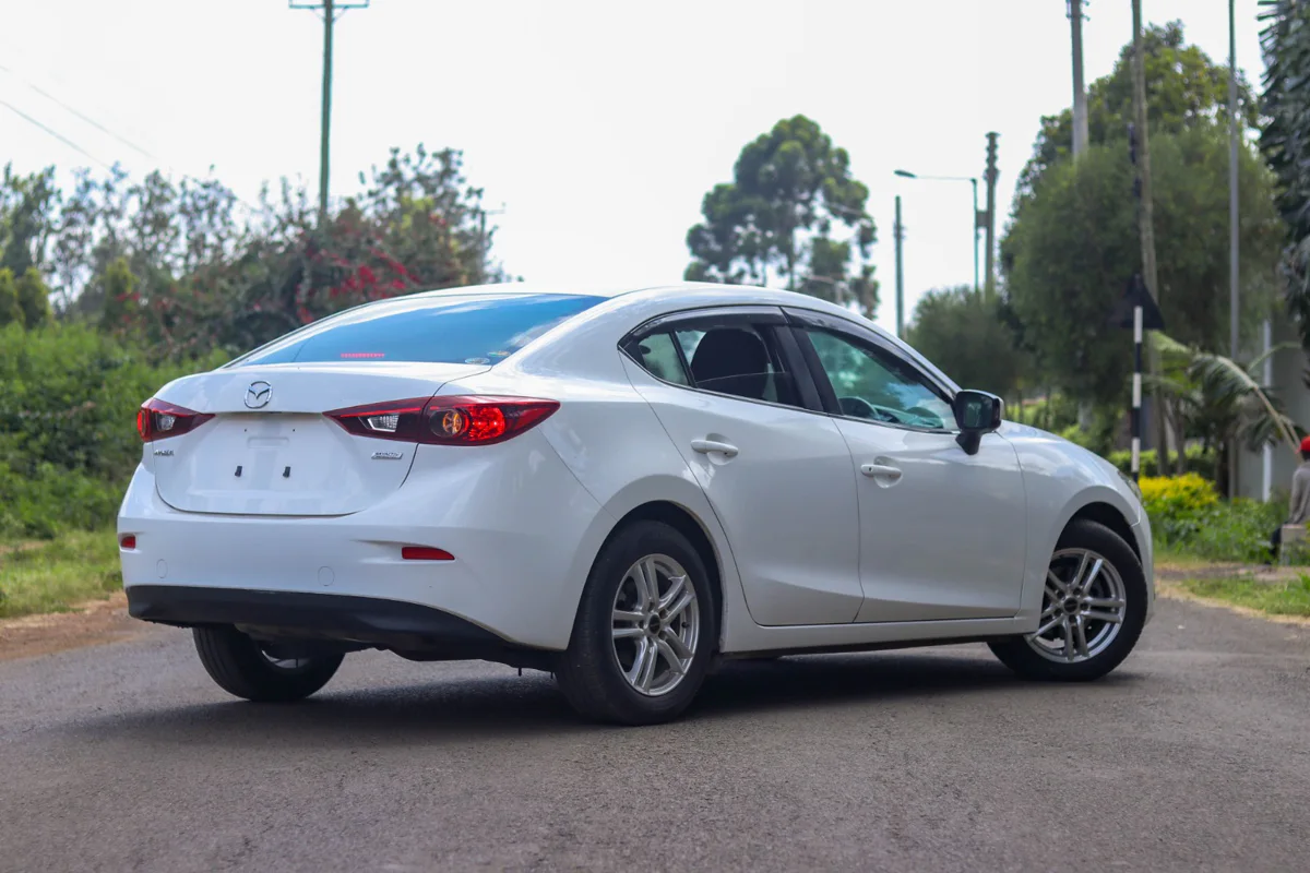 2016 Mazda Axela — Royal Max Motors — photo 13 of 14
