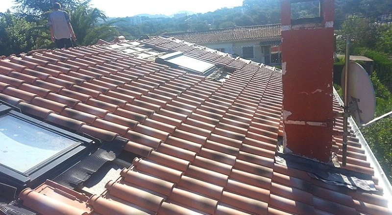 Rénovation de la couverture en tuiles romanes d’une villa à Mougins — photo 17 sur 24 — CEG TOITURE