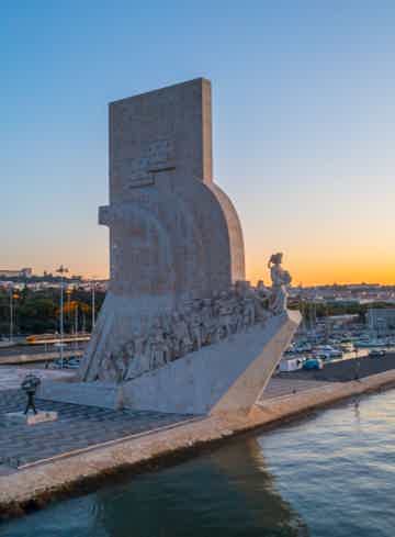 Pass by the Discovery Monument, Belem Cultural Center