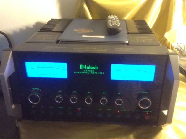 McIntosh MA7000 Integrated Power Amplifier