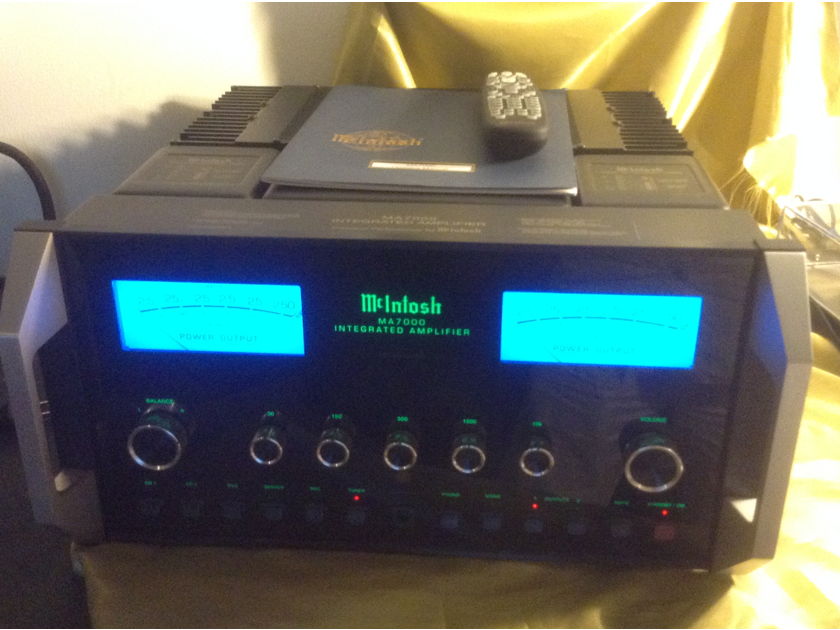 McIntosh MA7000 Integrated Power Amplifier