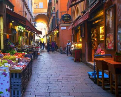 Tour enogastronomici Bologna: Aperitivo tra le botteghe gastronomiche del centro storico 