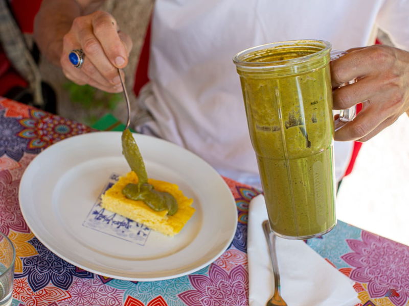 Food & Wine Tours Centenaro: Botanical experience and picnic in Lower Garda