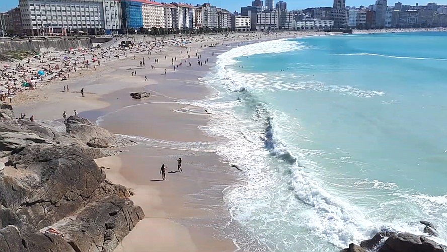  La Coruña, España
- Riazor, Playa Orzan, La Coruña.jpg