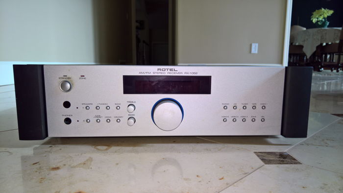 Rotel RX-1052 AM/FM Stereo Receiver