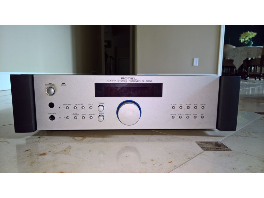 Rotel RX-1052 AM/FM Stereo Receiver