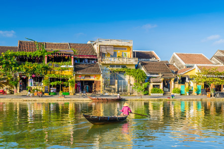 Hoi An during mid day.jpg