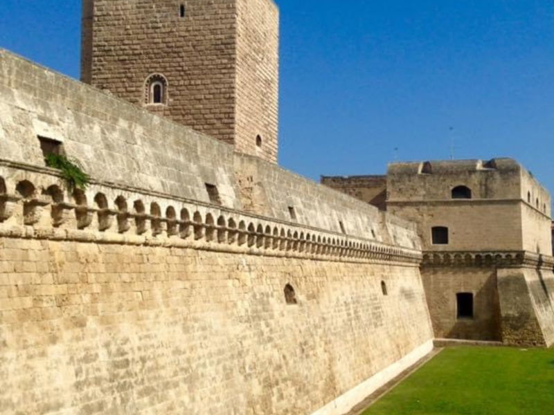 Food & Wine Tours Bari: Orecchiette Making and Walking Tour in Bari Vecchia