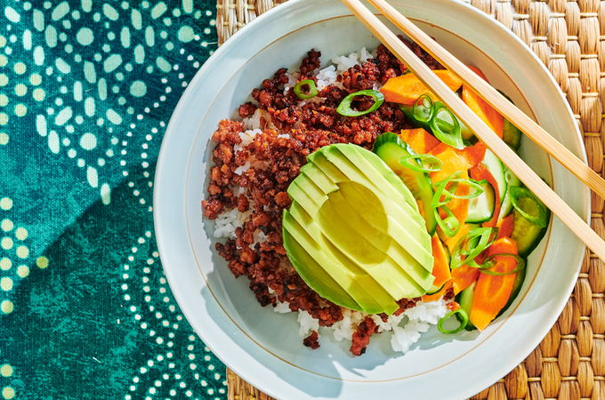 Bols de riz au porc à la coréenne et à l’avocat