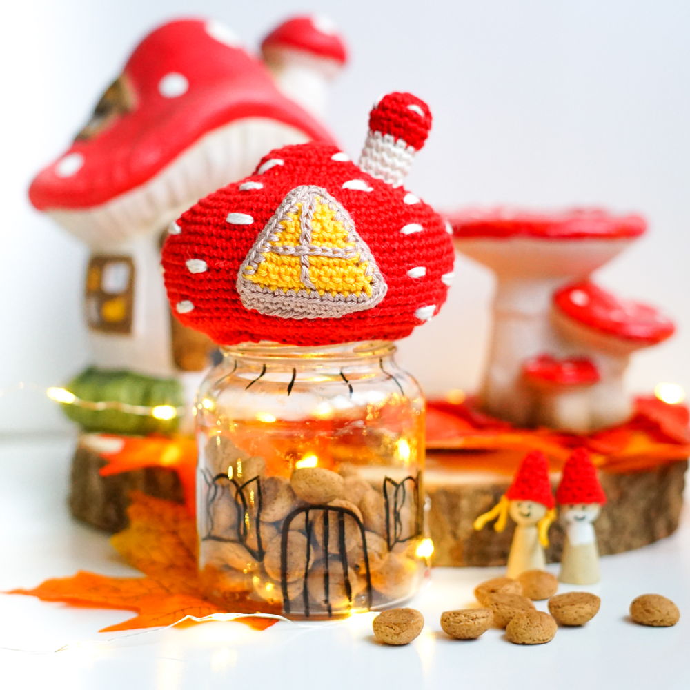 Mushroom house pot