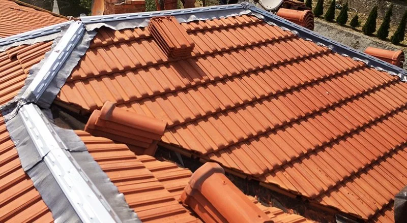 Rénovation d’une toiture en tuiles de Marseille sur une villa à La Turbie — photo 27 sur 28 — CEG TOITURE