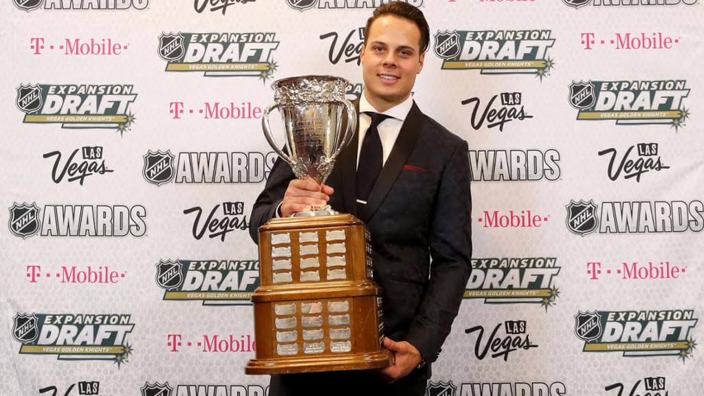 nhl rookie of the year trophy