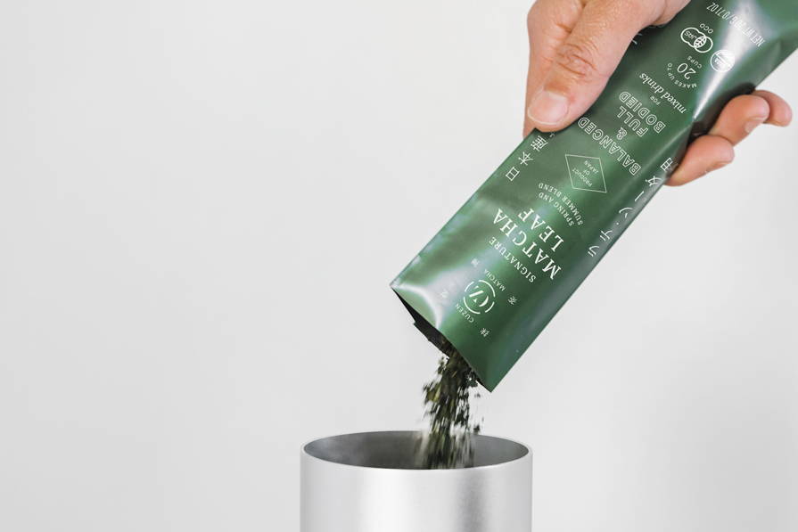 Pouring a leaf packet into the hopper.