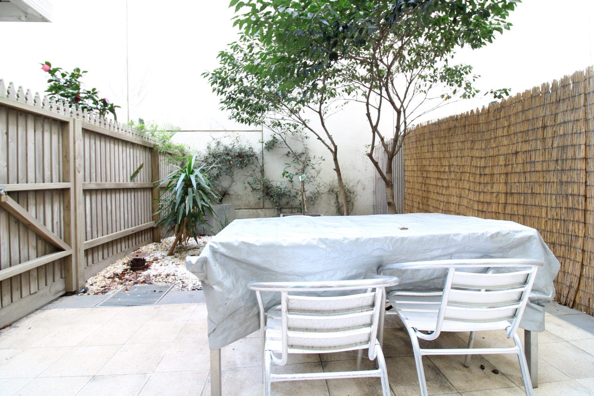 FOR LEASE - Refurbished Fully Furnished Courtyard Residence in Unbeatable Location- Southbank - Image 12