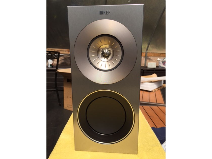 KEF REFERENCE 1 LOUDSPEAKERS Silver and Black Gloss Finish
