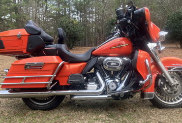 2012 HARLEY-DAVIDSON FLHTCU ULTRA CLASSIC ELECTRA GLIDE (LUX COLORS) motorcycle for rent near Vass, NC