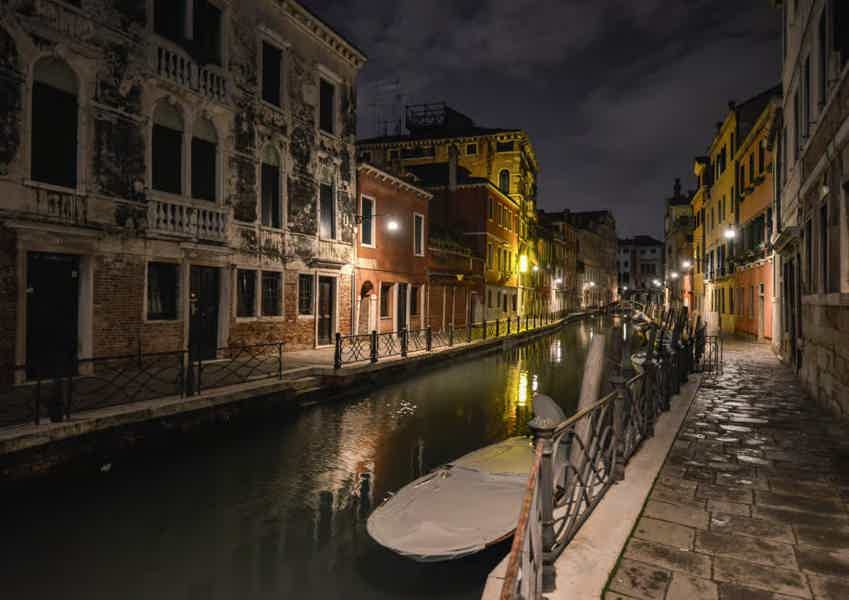 Mysteries, Murders & Dark Stories of the City - photo 1
