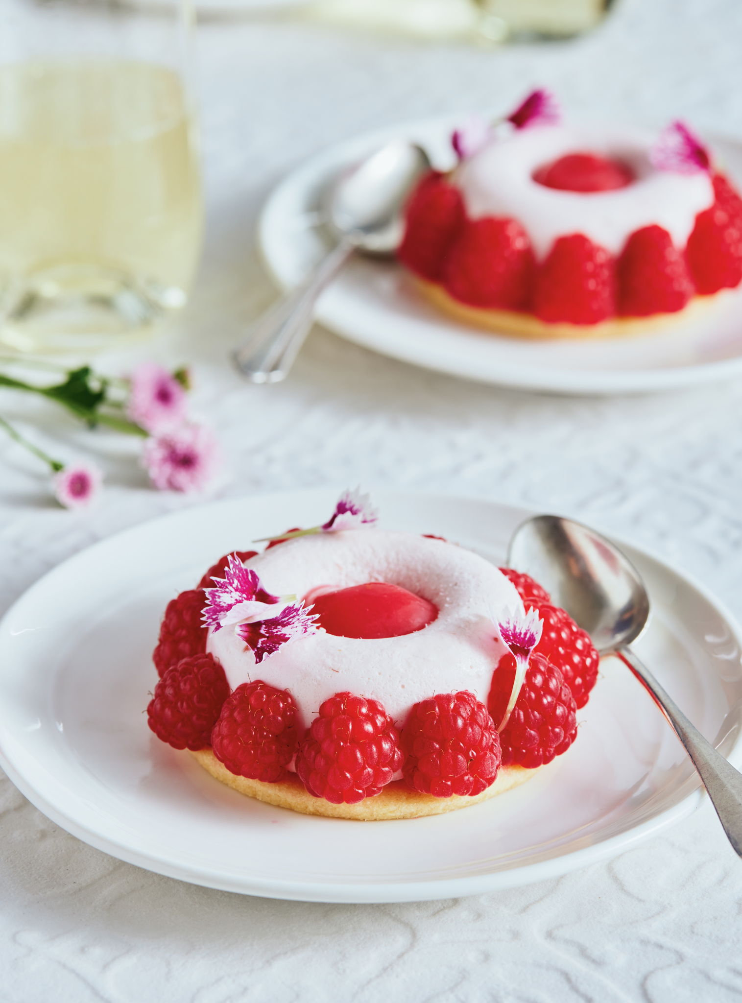 Rhubarb and Raspberry Mousse Tartlets | RICARDO