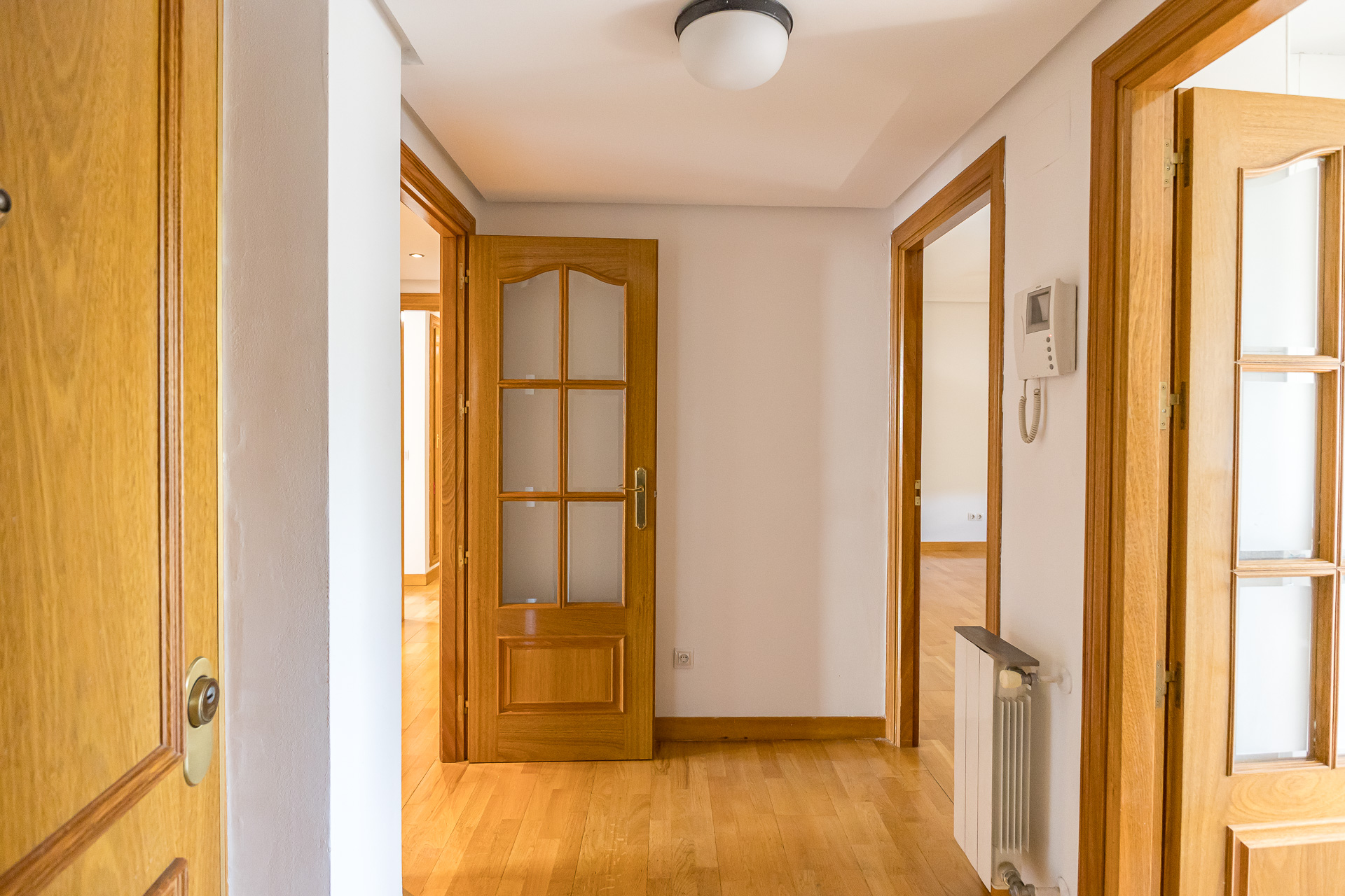 Spacious exterior home in a private development next to Madrid Río - Image 3
