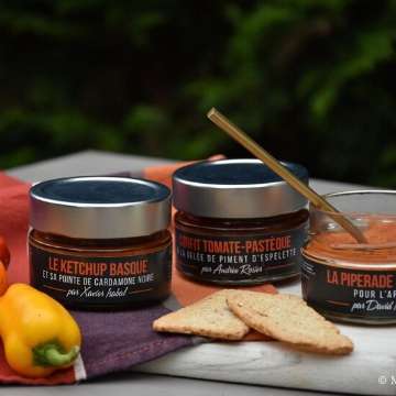 Produits basques de la BASK'BOX : ketchup basque, confit tomate-pastèque, piperade et biscuits