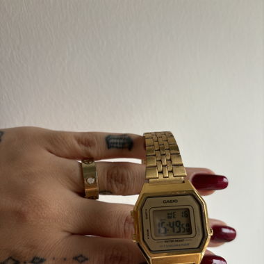 goldene Casio Armbanduhr