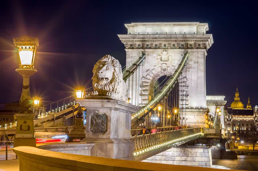 Sunset/Early night memories at Chain Bridge - photo 1