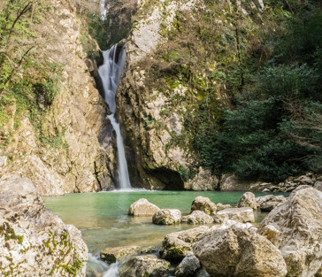 Трек-тур на Агурские водопады и Орлиные скалы