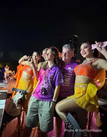 Enjoy live music, cabaret show, and a dance perfomance