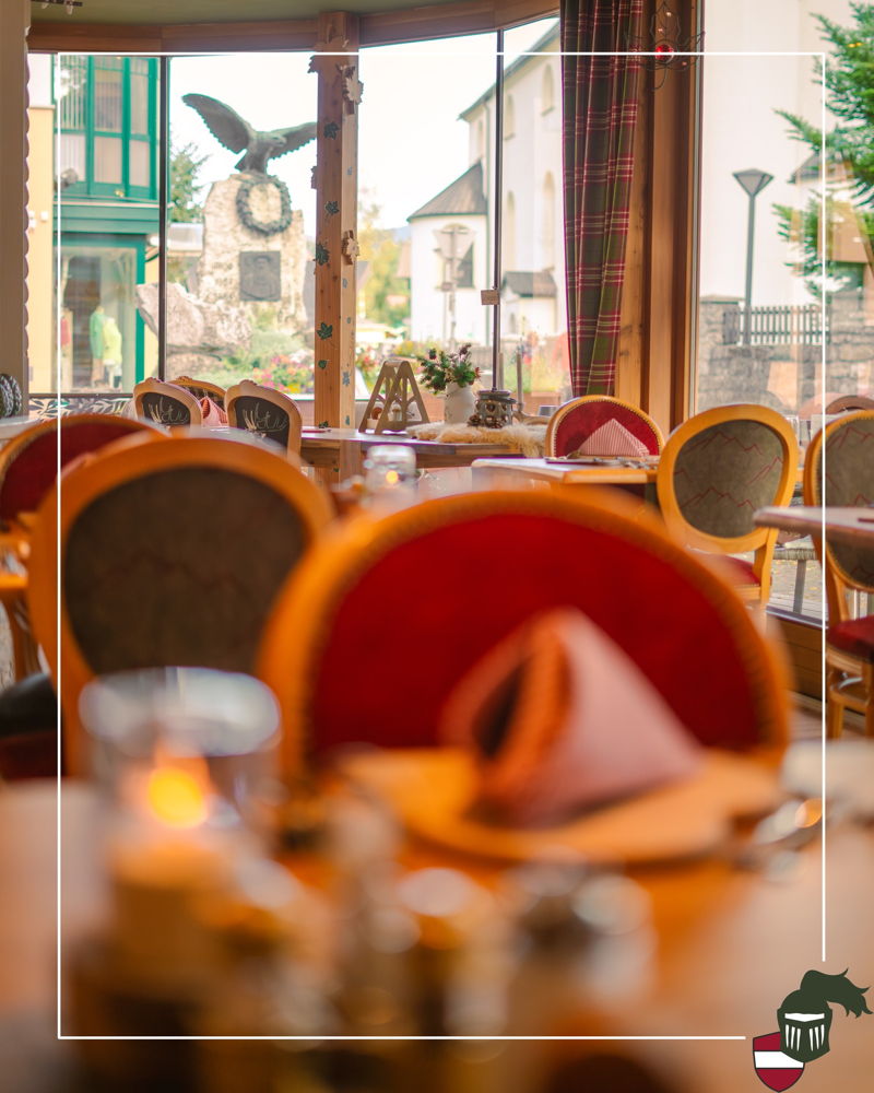 ✨🍷Genuss mit Aussicht. 🍷✨

Ein gedeckter Tisch, warme Atmosphäre und draußen das Tannheimer Dorfleben – manchmal braucht es gar nicht viel mehr für einen schönen Abend.

Bei uns trifft Tiroler Gemütlichkeit auf feine Küche, gute Gespräche und das Gef