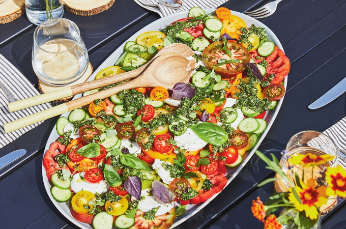 Tomates ancestrales, vinaigrette aux herbes et mozzarella