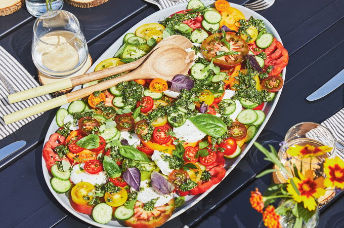 Tomates ancestrales, vinaigrette aux herbes et mozzarella