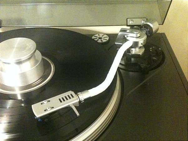 teflon tape on the tonearm 