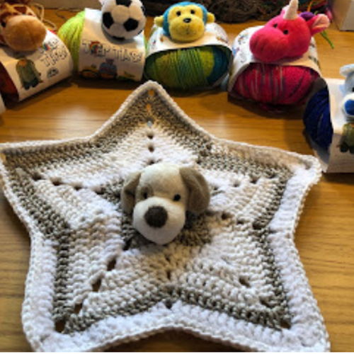 Cuddle blanket Star dog crocheted with DMC Top This! yarn