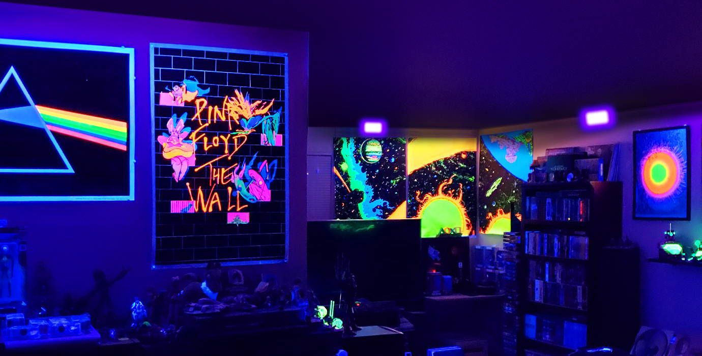 black light flood light bedroom