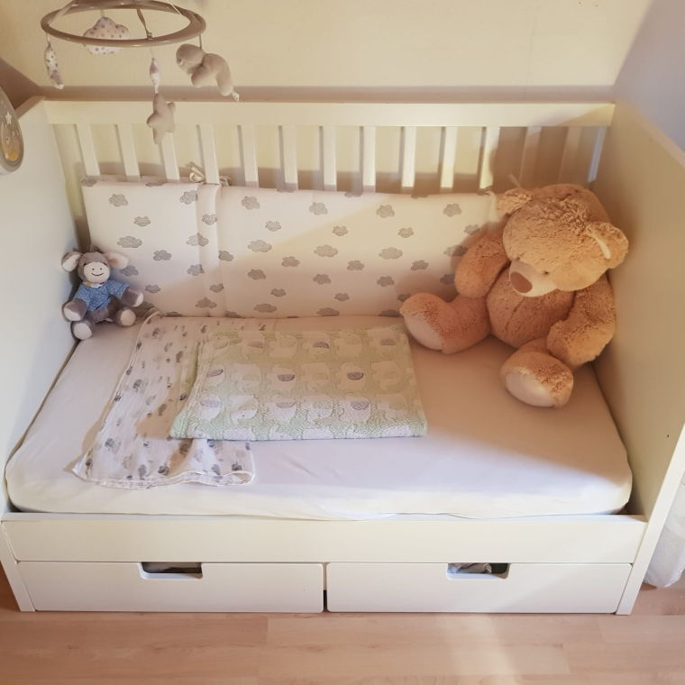 Babybett inkl. matratze und seitenschutz