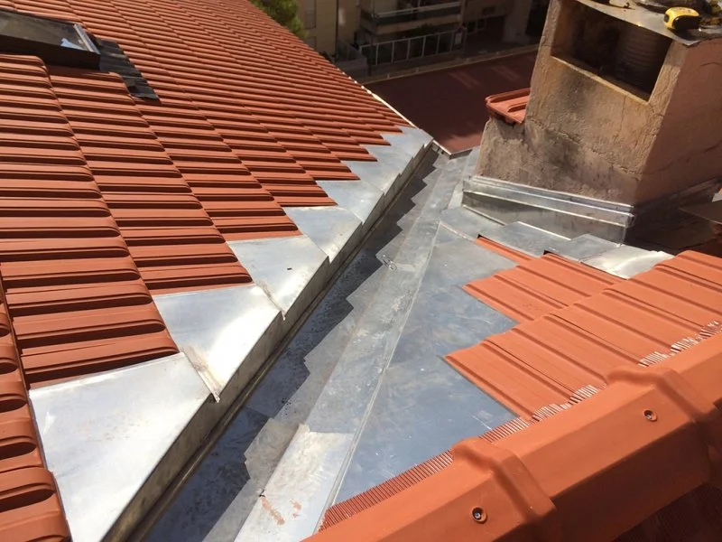 Rénovation de toiture à Beausoleil en tuiles de Marseille — CEG TOITURE, couvreur à Nice