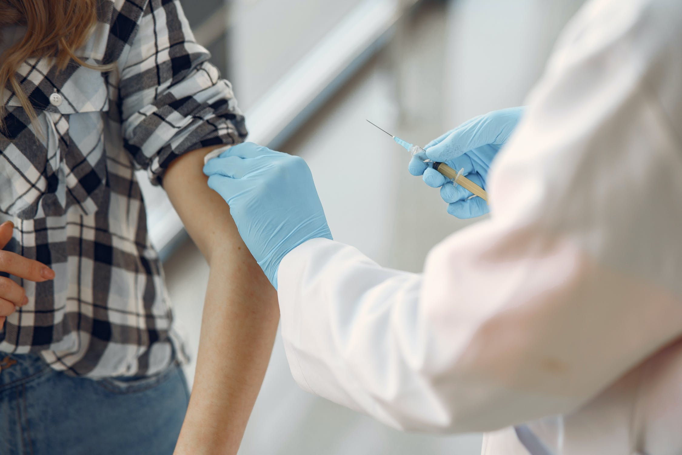 Mag een werkgever zijn personeel verplichten om zich te laten vaccineren?