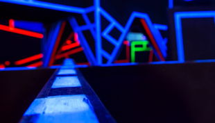 bg lasertag erlebnis gmbh hanau neonfarbe