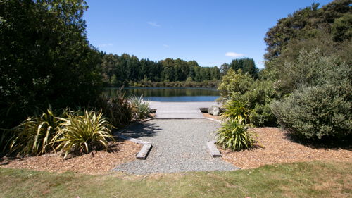 Ivon Wilson Park Te Anau - Outdoor green space perfect for weddings and recreation