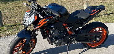 2023 KTM 890 DUKE R motorcycle for rent near Austin, TX