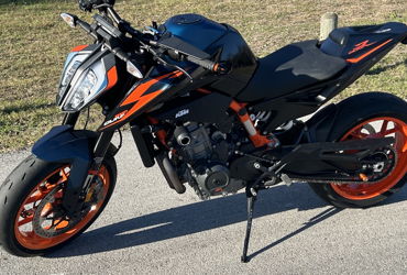 2023 KTM 890 DUKE R motorcycle for rent near Austin, TX