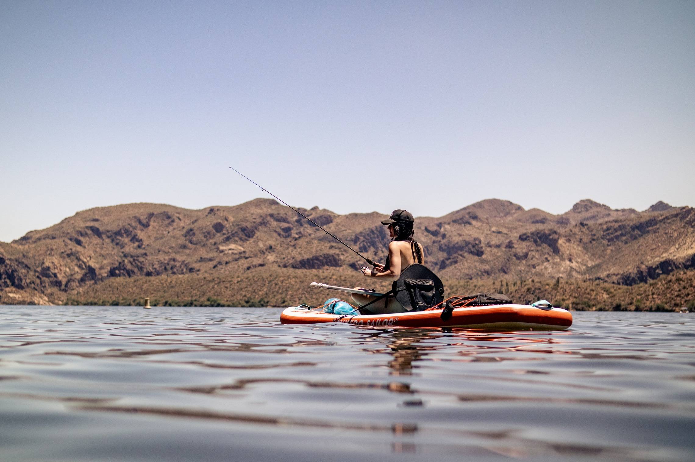 Funwater blow up paddle board for fishing use in Canada can bring paddlers safety and fun in water