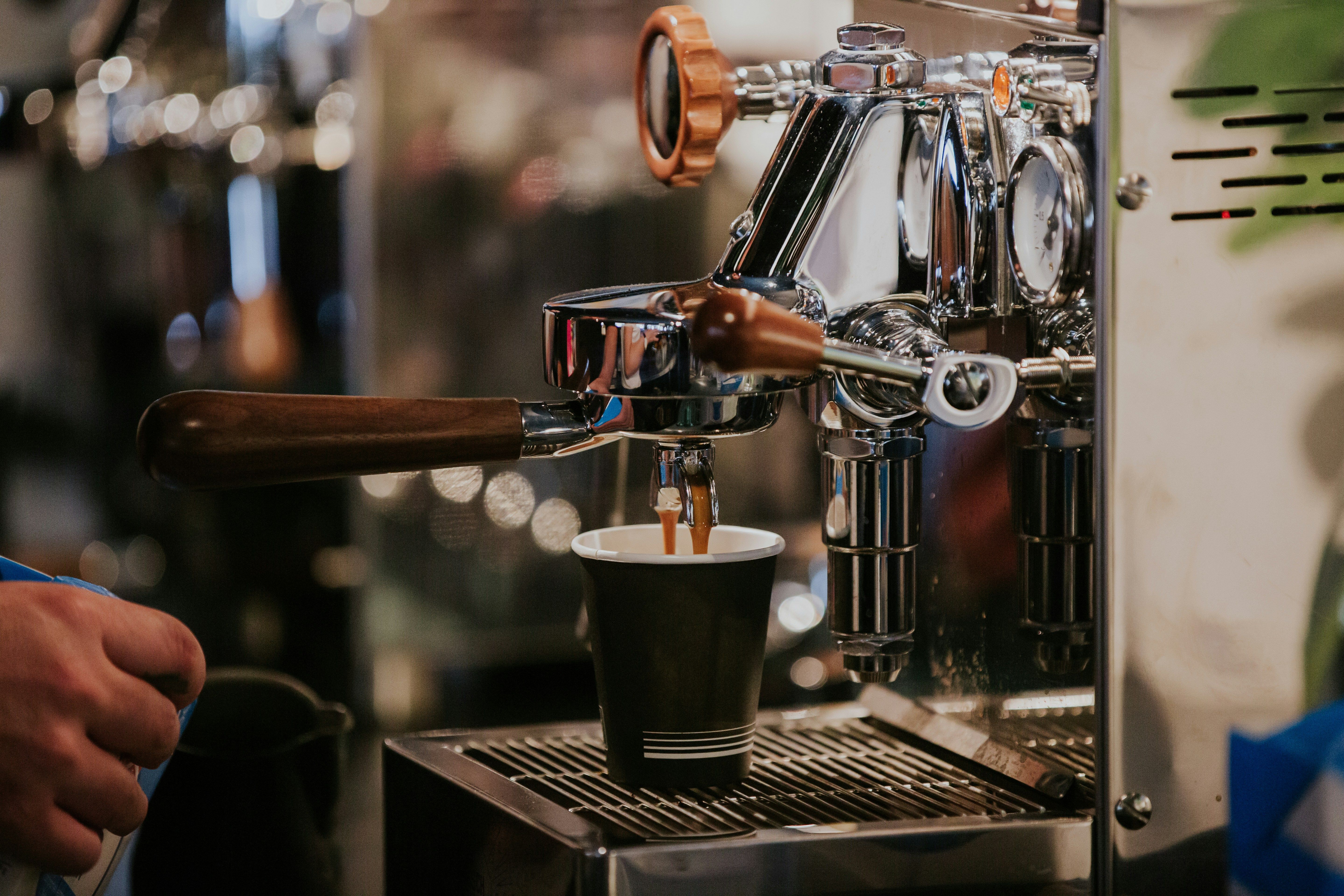 Advantages of a Coffee Machine That Freshly Grinds Beans