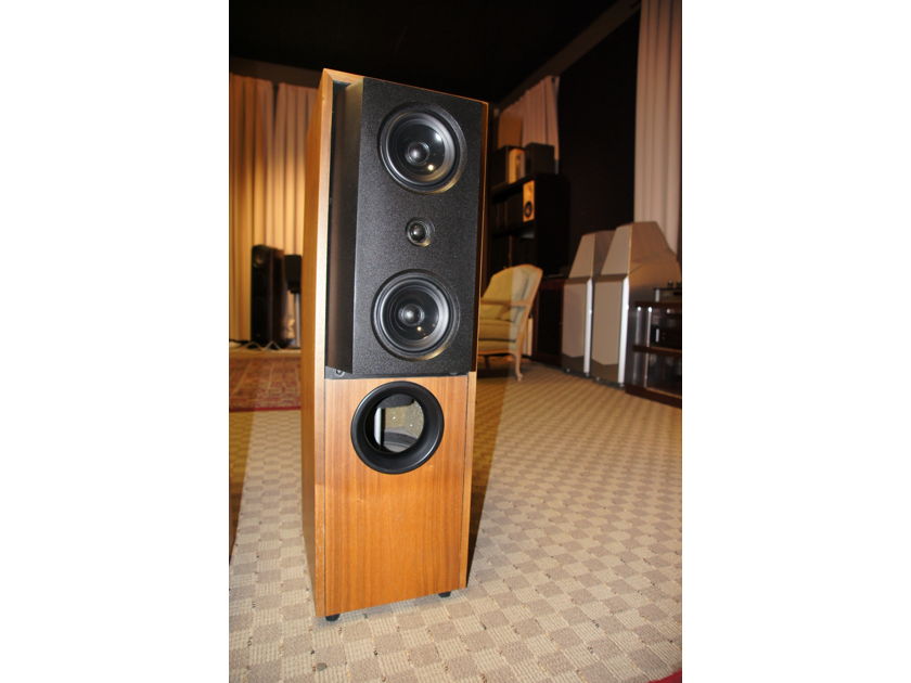 Kef 104/2 Mint Condition one owner