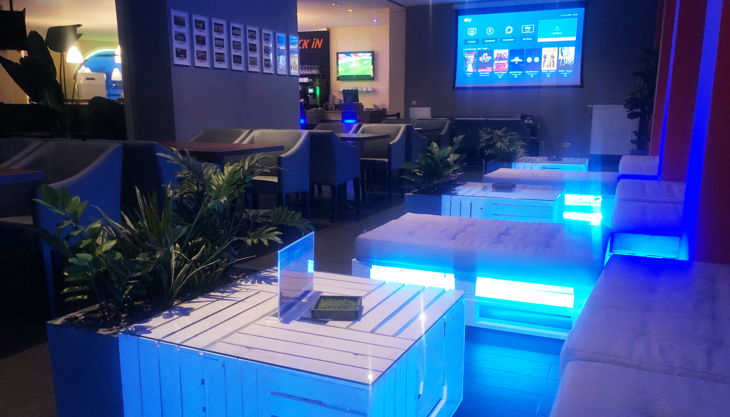 sky lounge abend img