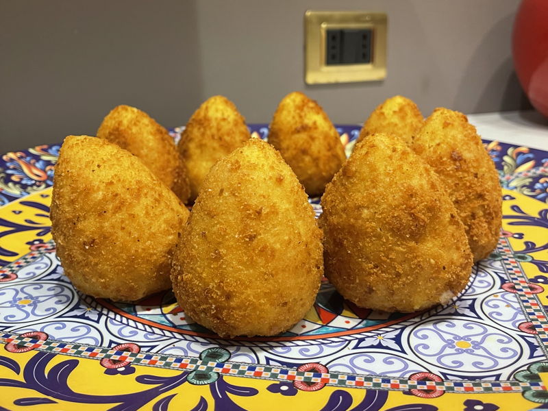 Clases de cocina Messina: Comida callejera de Messina en casa: aprende los secretos del arancino