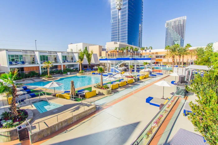 Palms Pool