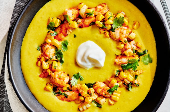 Soupe de maïs au cari et aux crevettes