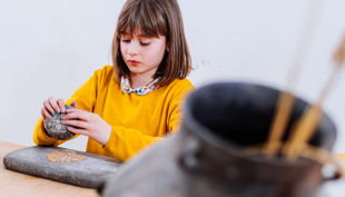 neanderthal museum kulinarischer geburtstag kind backt brot